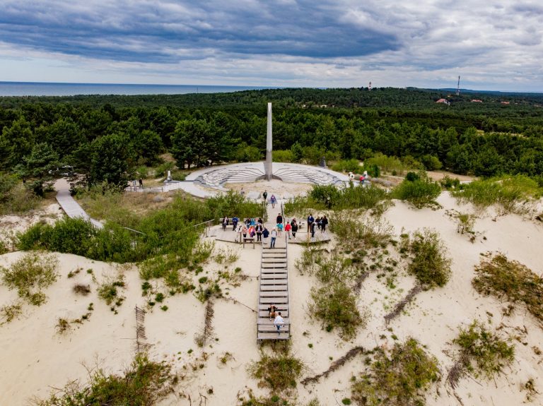 Saulės laikrodis Nidoje ant Parnidžio kopos / Kas vyksta nuotr.