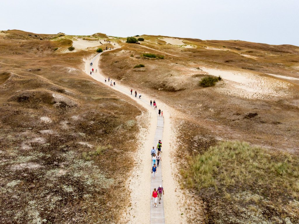 Mirusios kopos, turistai / V.Pilkausko nuotr.