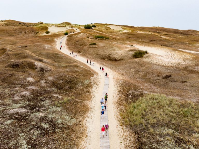 Mirusios kopos, turistai / V.Pilkausko nuotr.
