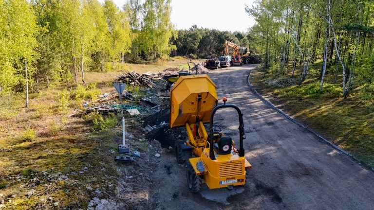Ruošiama parkavimo aikštelė Kuršių gatvėje Nidoje / Kas vyksta nuotr.