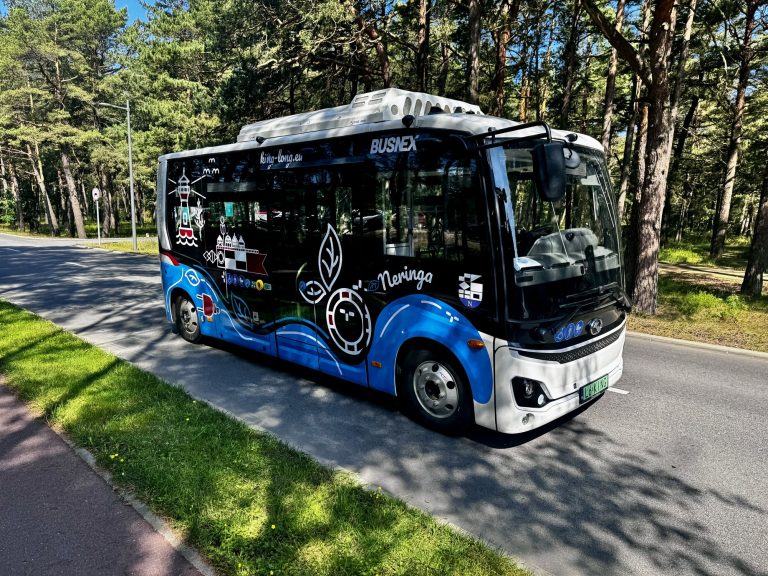 Elektrinis autobusas Nidoje